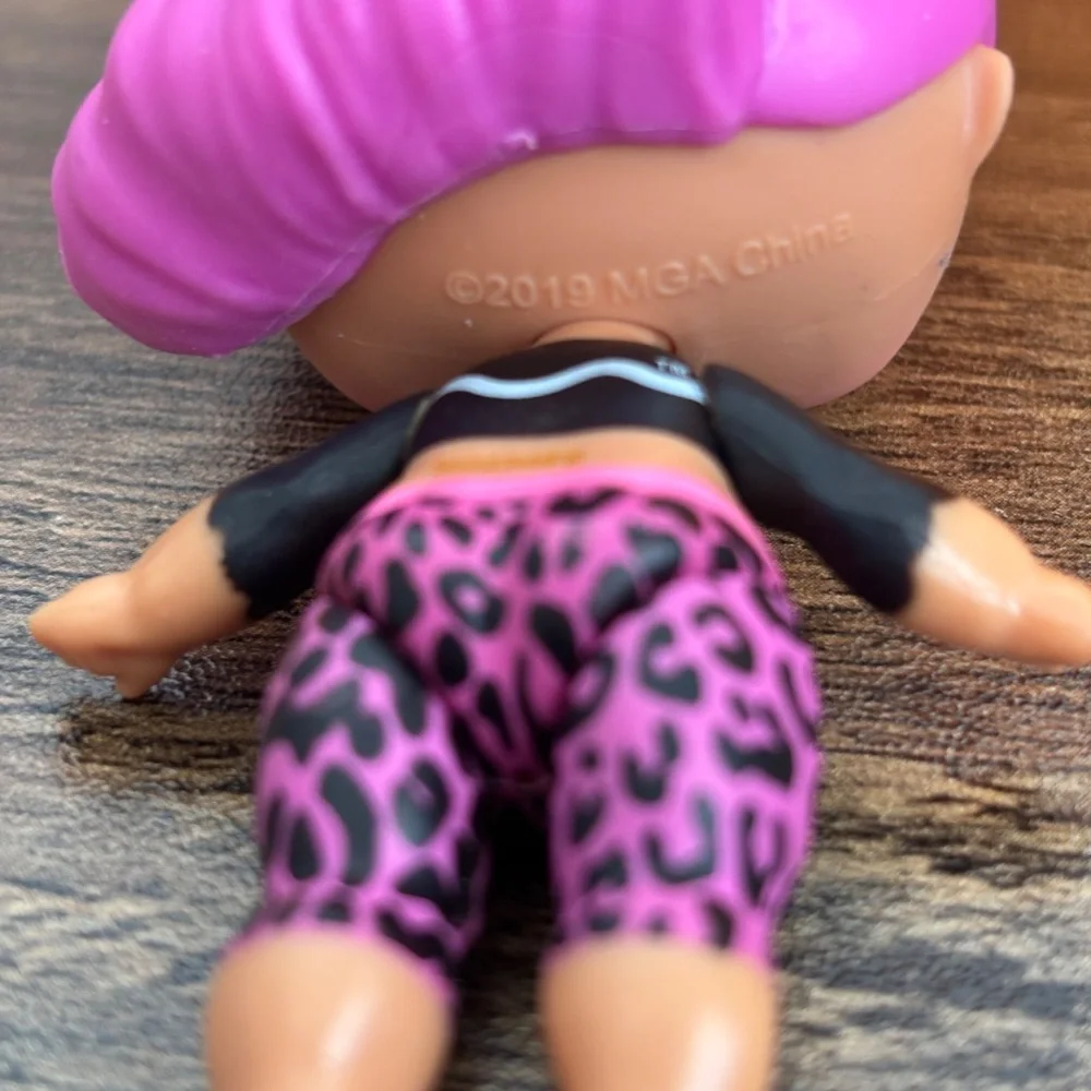 LOL Surprise Loves Crayola Crayon Razzle Dazzle Toy Doll & Yellow Crayon Playset